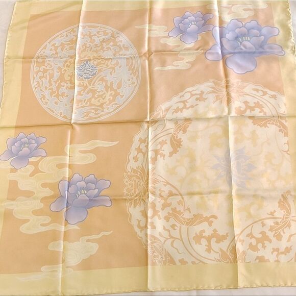 Marja Kurki Large Vintage Floral Silk Scarf w/ Pastel Accents Rolled Hem - Picture 5 of 16